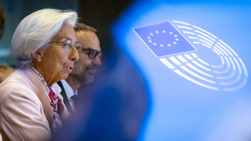 Lagarde faiz indirimi için yaz dönemini işaret etti