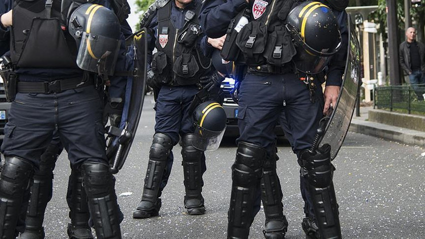 Fransa'da polislerden 'Paris 2024' protestosu