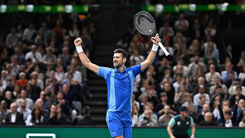 Djokovic, Avustralya Açık'ta yarı finale yükseldi