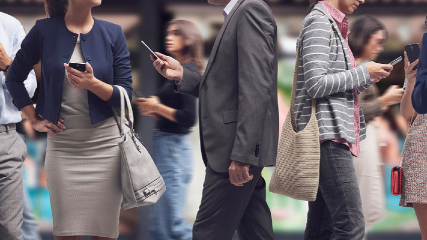 New York Times yazdı: Elinizdeki akıllı telefon yürüme şeklinizi değiştiriyor