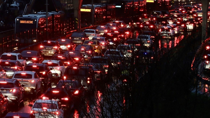 İstanbul'da trafik yoğunluğu yüzde 80'e çıktı