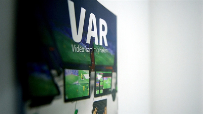 Yeşil ışık yakıldı: Premier Lig'de VAR kararları taraftarlara açıklanacak