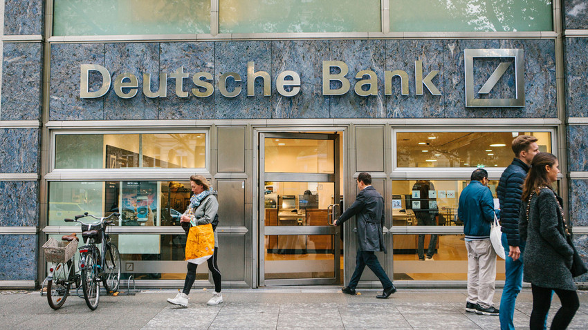 Deutsche Bank 111 yöneticiyi işten çıkarttı