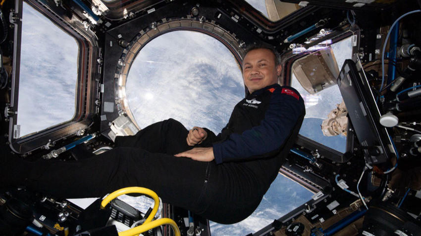 İlk Türk astronot Alper Gezeravcı dünyaya dönüyor