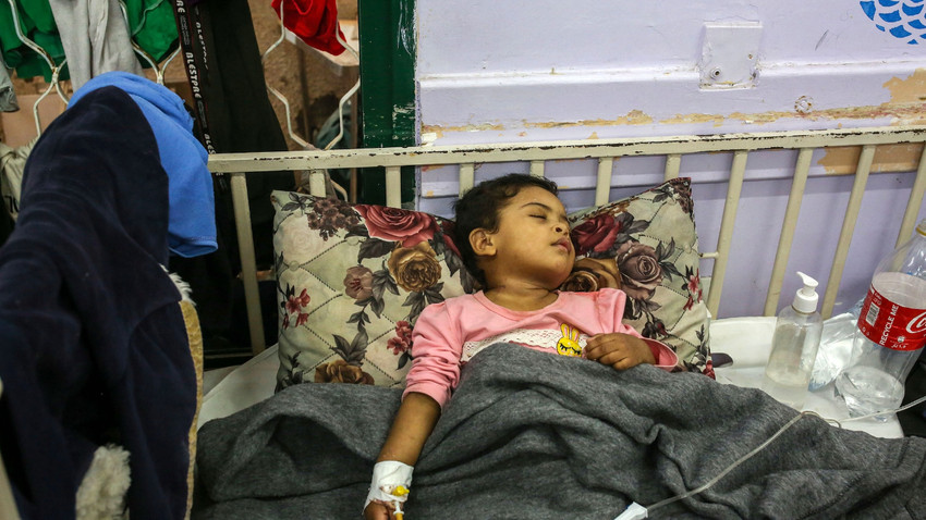 16 aylık Melisya Joudeh, 6 Kasım 2023'te Gazze Şeridi'ndeki bir hastanede tedavi altına alındı. (Samar Abu Elouf/The New York Times)