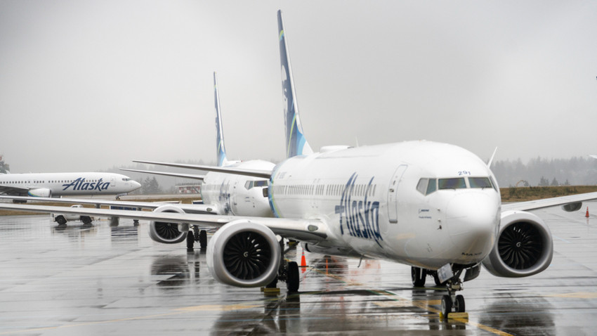 Alaska Havayolları'na ait Boeing 737 Max 9 jetleri, 8 Ocak 2024'te Seattle-Tacoma Uluslararası Havalimanı'nda yere indirildi (M. Scott Brauer/The New York Times)
