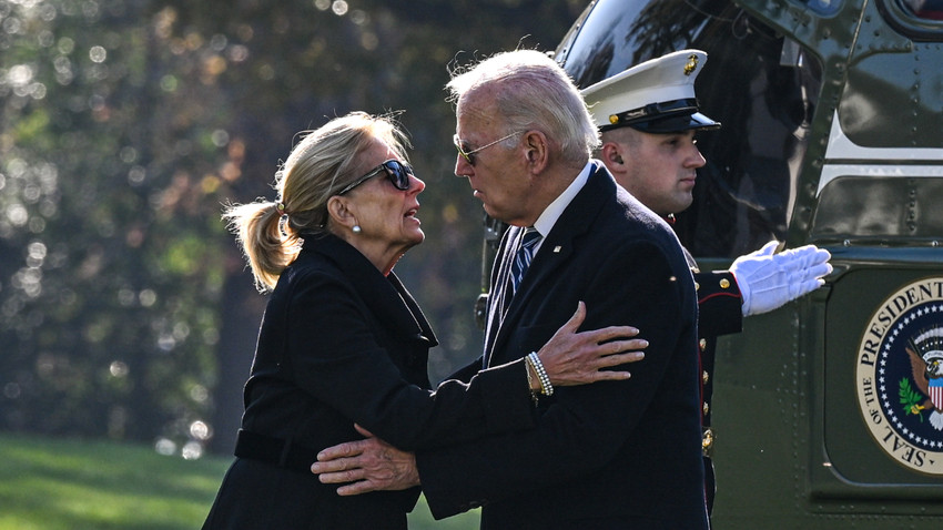 Başkan Joe Biden ve First Lady Jill Biden, 13 Kasım 2023'te Washington'daki Beyaz Saray'a gelirken (Kenny Holston/New York Times)