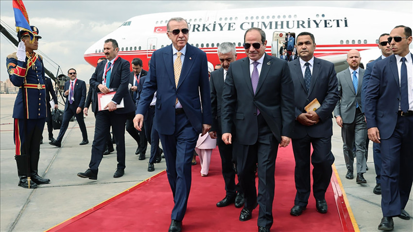 Cumhurbaşkanı Erdoğan 12 yıl sonra Mısır'da: Sisi karşıladı