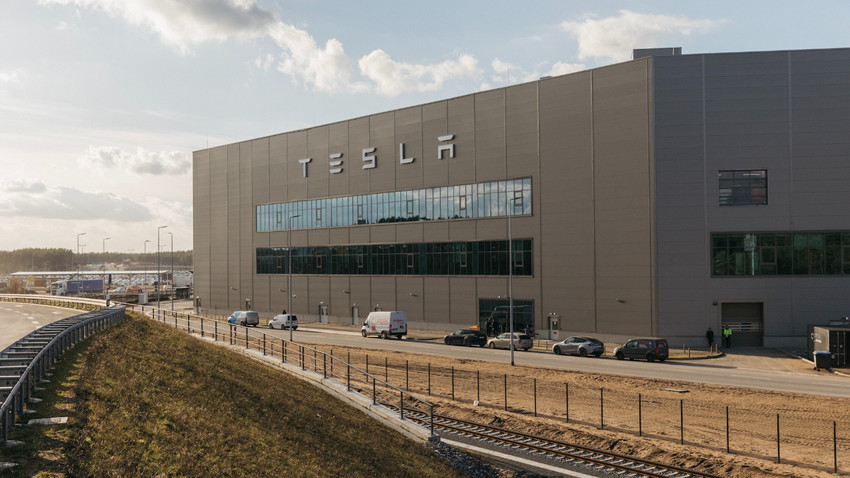 Tesla'nın Almanya'nın Grünheide kentindeki fabrikası. (Katrin Streicher/New York Times)