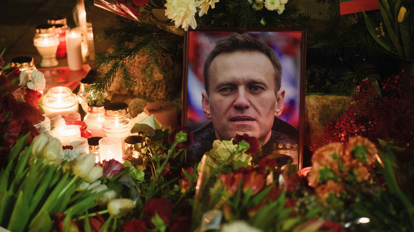 Rus yetkililer Navalni'nin cenazesini cezaevine gömmekle tehdit ediyor