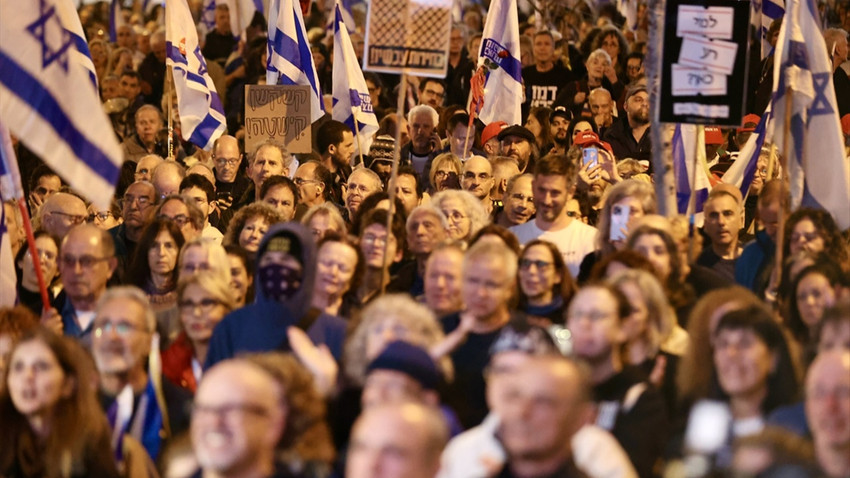 İsrail'de Netanyahu karşıtları erken seçim talebiyle sokağa çıktı: 19 kişi gözaltına alındı