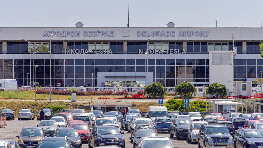 Sırbistan'daki Nikola Tesla Havalimanı bomba ihbarı nedeniyle boşaltıldı