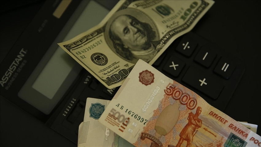 Rusya'da nakit döviz çekimine yönelik kısıtlamalar uzatıldı