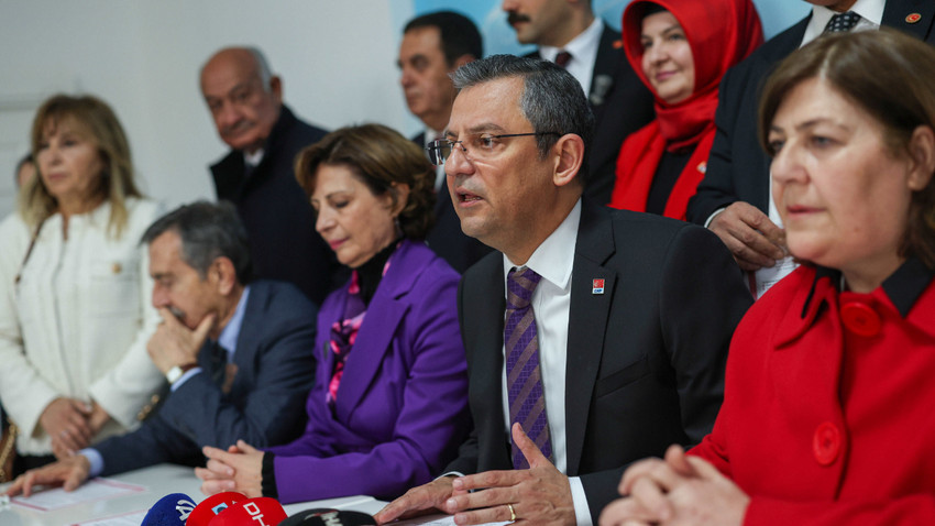 Cumhuriyet Halk Partisi Genel Başkanı Özgür Özel, CHP Eskişehir İl Başkanlığı’nda Yerel Yönetimlerde Eşitlik Politika Belgesi imza törenine katıldı