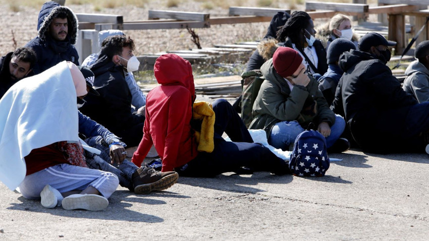 İngiltere göçmenlere ülkeden ayrılmaları için para verecek