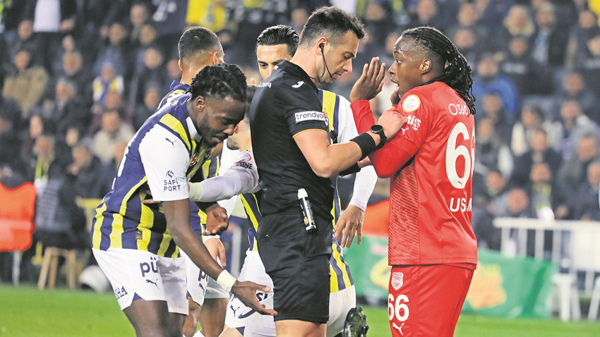 10 Mart’taki Fenerbahçe-Pendikspor maçı uzatmalarla toplam 113 dakika 51 saniye sürerek rekor kırdı ancak top oyunda sadece 47 dakika kaldı. Maç 46 faulle bölündü. Fotoğraf: Getty Images