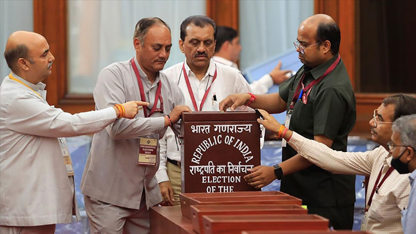 Hindistan'da genel seçimlerin ilk aşamasında oy verme süreci başladı