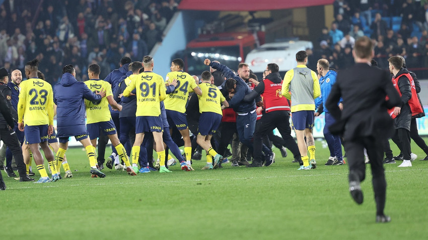 Fenerbahçeli Djiku Sky Sports'a konuştu: Hayatlarımızdan endişe duyuyorduk, darbe almadığım için şanslıydım