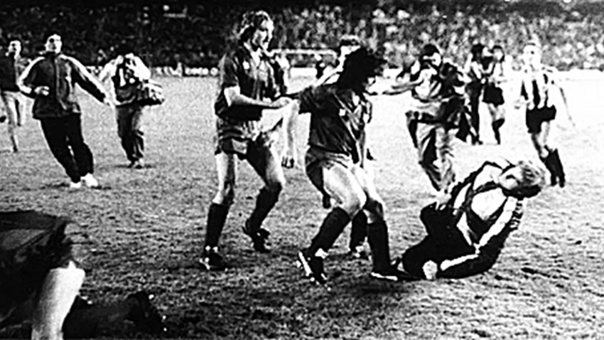 Maradona Barcelona’daki son maçında Athletic Bilbao’lu oyuncularla kavga etti.
