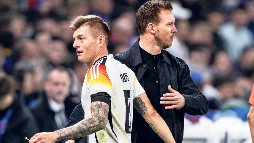 Almanya hocası Nagelsmann, Fransa’ya karşı oynadıkları hazırlık maçında Real Mardid’li Toni Kroos’u oyundan alıyor.