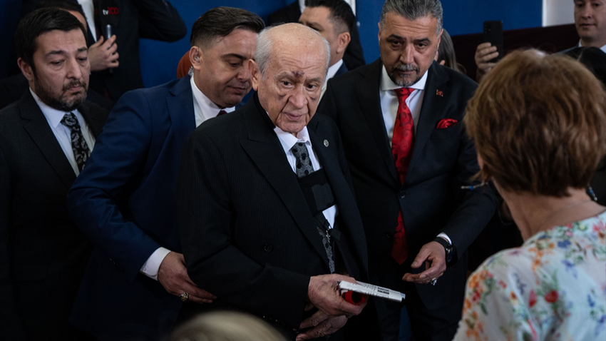 Devlet Bahçeli 31 Manrt'ta Anıttepe Ortaokulu'nda oy kullandı