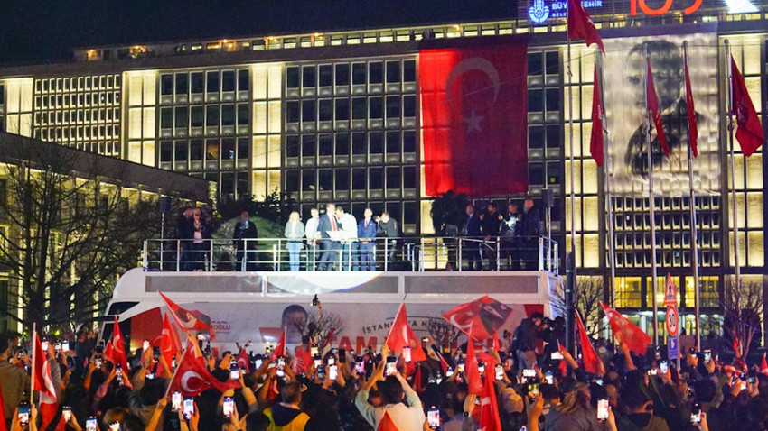 İstanbul Büyükşehir Belediye Başkanı Ekrem İmamoğlu, Saraçhane'de toplanan vatandaşlara hitap etti