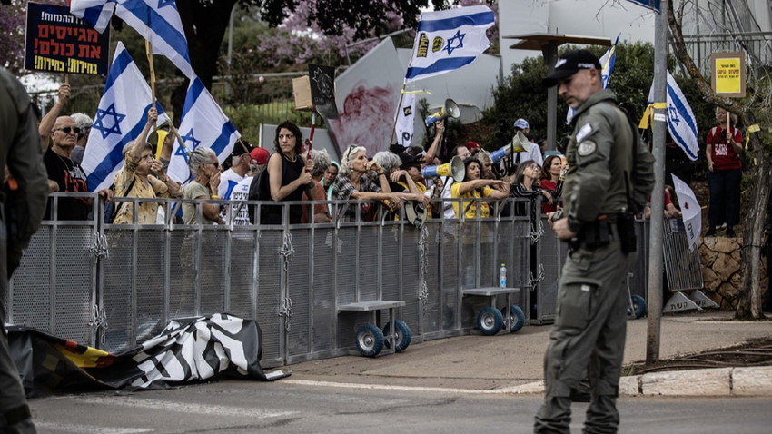 WSJ İsrail'de yükselen protesto dalgasını yazdı: Netanyahu görevi bırakmalı