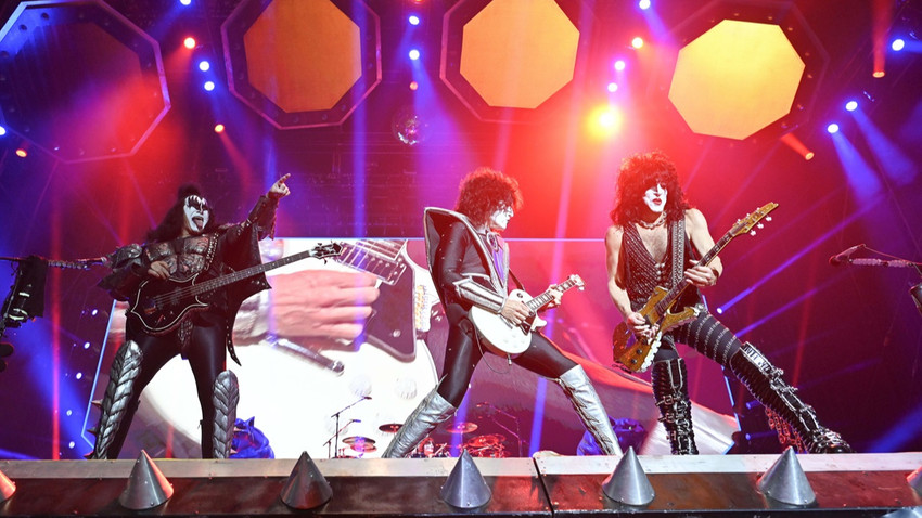 Kiss, marka adı, şarkıları ve telif haklarını 300 milyon dolara sattı