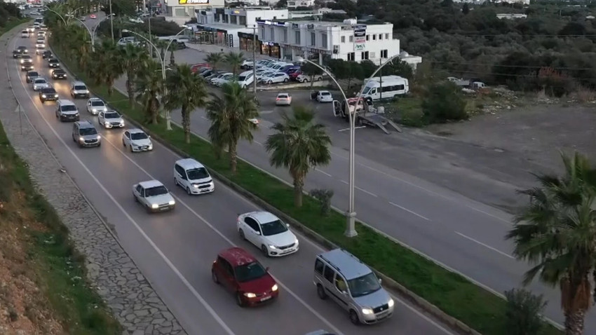 Bodrum'da bayram yoğunluğu: 24 saatte 15 bin araç giriş yaptı