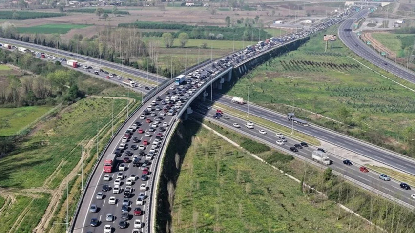 Ağır tonajlı araçlara bayram dönüşü 1 günlük seyir yasağı