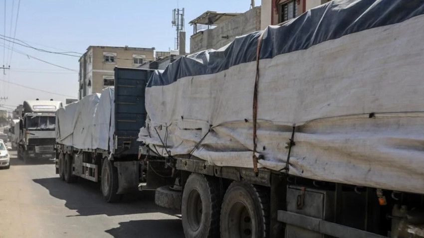 Gazze'nin kuzeyine kara yoluyla ilk yardım konvoyu ulaştı