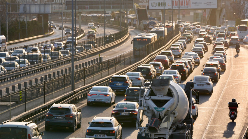 İstanbul ve Ankara'da bayram için yeni tedbirler: Kamyon, çekici ve tankerlere trafik yasağı