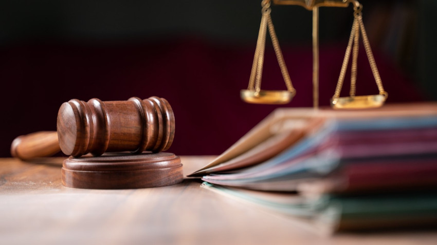 Başörtülü olduğu için işten çıkarılan kadına tazminat ödenecek