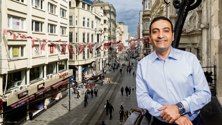 Semtin yeni renove edilen art nouveau şaheseri Casa Botter'in balkonunda... Burası gibi Metro Han, St. Pierre Han da kültür-sanat mekanı olarak kamuya açılacak. (Fotoğraflar: Sebati Karakurt)