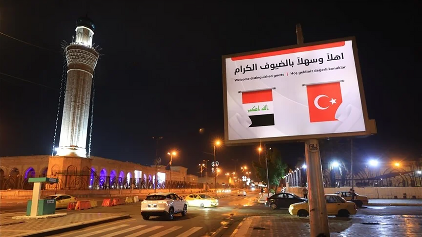 Irak'ta Cumhurbaşkanı Erdoğan'ın ziyareti öncesi caddelere Türk bayrakları asıldı