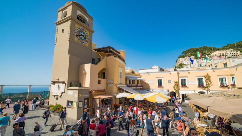 İtalyan adası turist kabusu yaşıyor: Minik adada adım atacak yer kalmadı