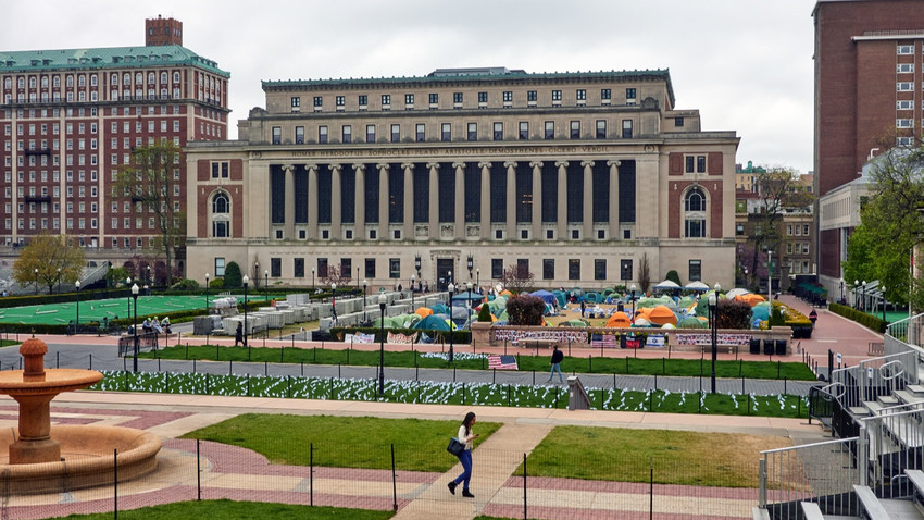 Columbia Üniversitesi'nin geçici rektörü görevinden ayrıldı