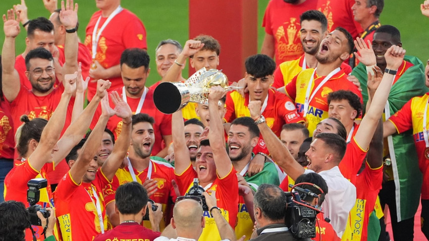 Süper Lig'e yükselen Göztepe kupasını aldı