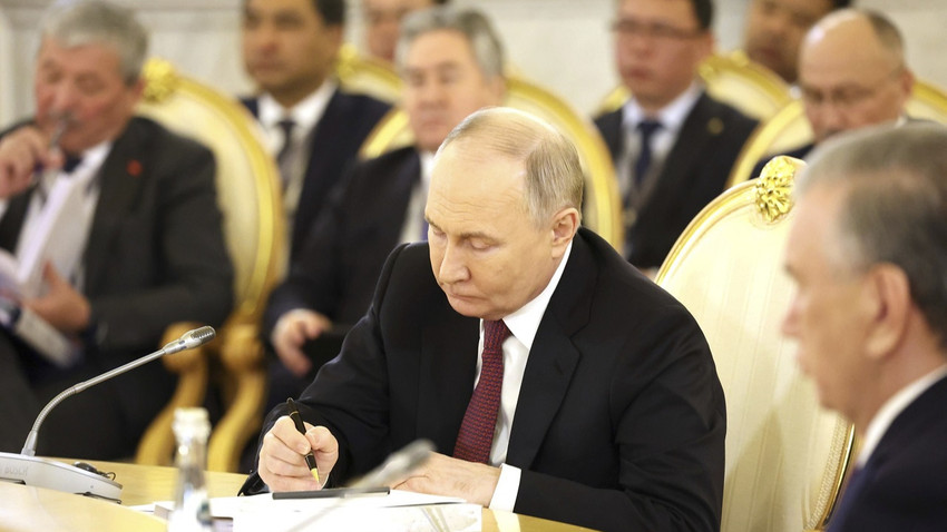 NYT Putin'in kabine kararlarını yazdı: Savaşı sürdürebileceğinin sinyalini veriyor