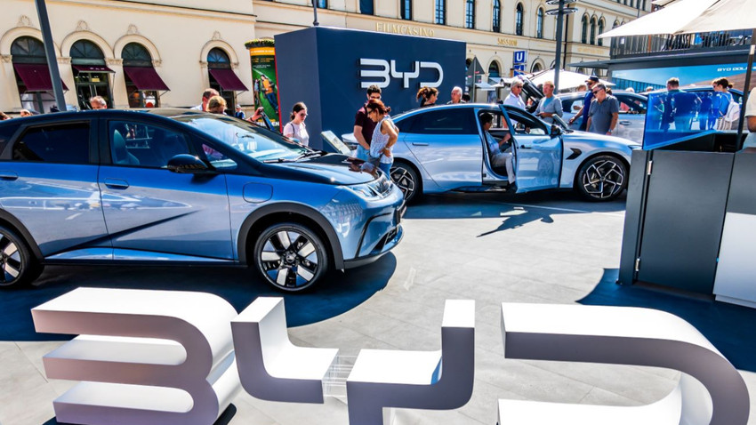 Çinli otomobil üreticisi BYD 6 Eylül 2023'te Münih'teki uluslararası otomobil fuarında