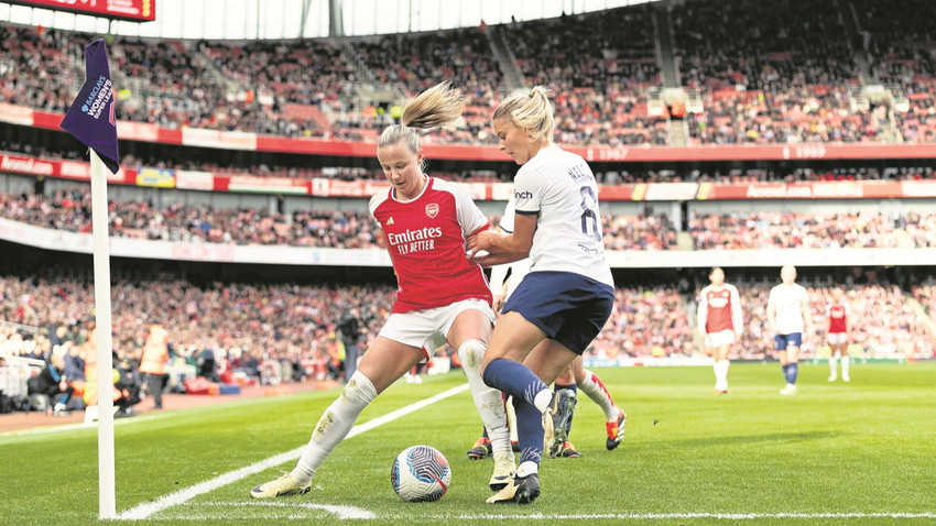 Arsenal’li Beth Mead, Barclays Kadınlar Ligi’nde Tottenham’lı Amanda Nilden’e karşı. Fotoğraf: Getty Images