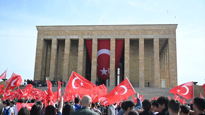 Anıtkabir 19 Mayıs'ta 220 bini aşkın ziyaretçiyi ağırladı