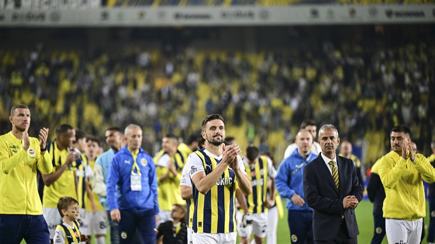 Fenerbahçe'den paylaşım: Hak edilmeyen bir şampiyonluk daha yazıldı tarihe