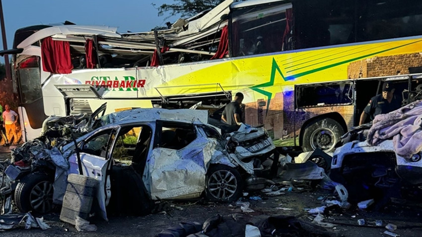 Mersin'de zincirleme trafik kazasında 10 kişi öldü, 30 kişi yaralandı