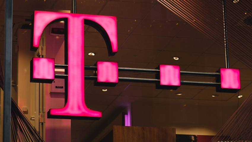 T-Mobile US Cellular'ın kablosuz operasyonlarını 4,4 milyar dolara satın alacak