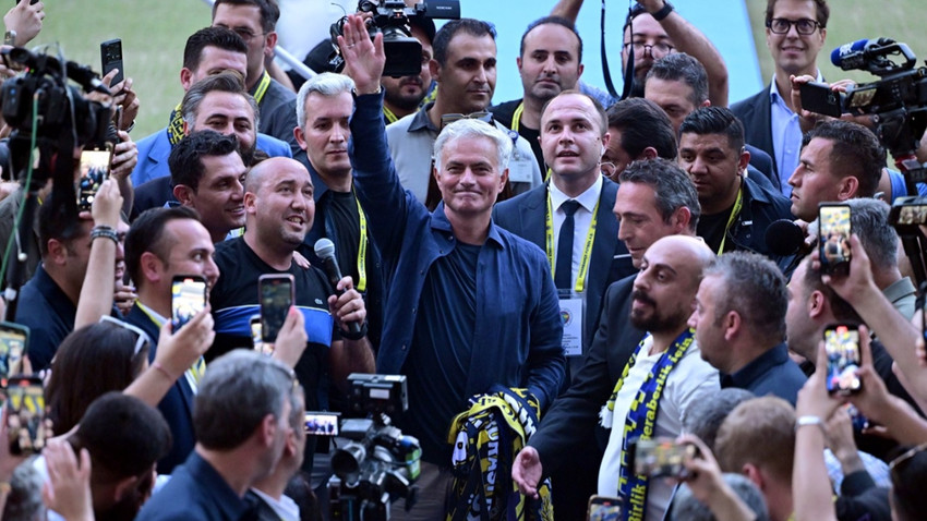 Jose Mourinho: Bizler taraftarlarımızın gücüyle 12 kişiyle oynayacağız