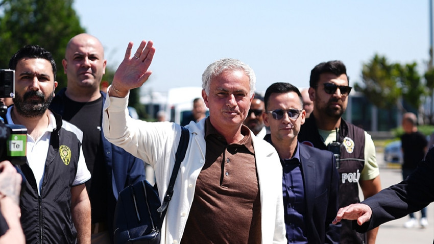 Jose Mourinho, Fenerbahçe için İstanbul'a geldi: Kadıköy'de imza töreni gerçekleşecek