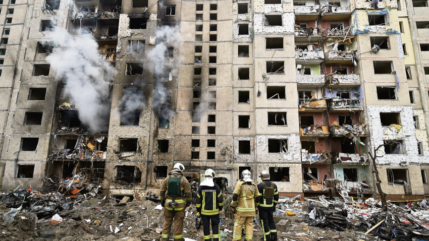 Burası Ukrayna’nın başkenti Kiev. Harari “Ukrayna’ya bir an önce barış gelmezse Kiev’den binlerce kilometre uzakta yaşayıp savaşın kendisiyle ilgisi olmadığını düşünenler de zarar görecek” diyor.-Getty Images