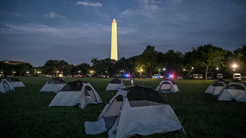 Gazze destekçileri Beyaz Saray'ın karşısına çadır kurdu