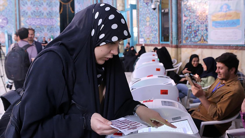 İran'da Konsey, cumhurbaşkanı seçimine adaylık başvurusu yapan 6 isme onay verdi